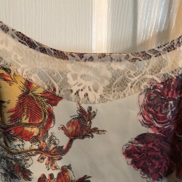 lily White satin and lace tank top - Picture 2 of 6